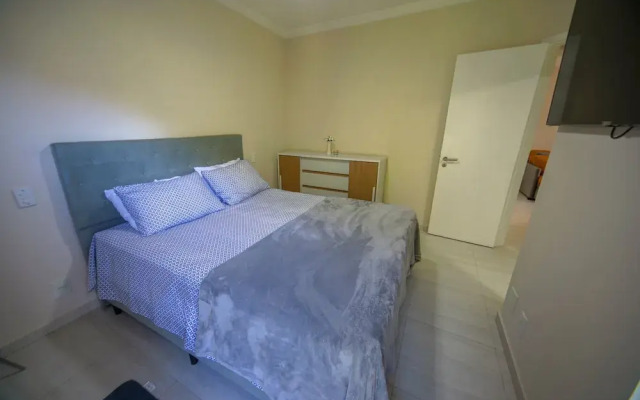 Apto Completo com Wi-fi Ar-cond a 200m da Praia