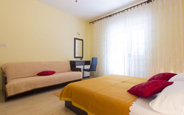 Apartment Vince - free parking: A2 plavi Primosten, Riviera Sibenik