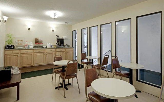 Americas Best Value Inn - Springfield / Glenstone