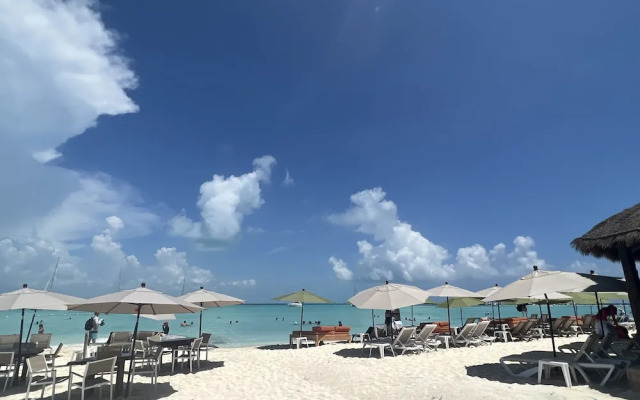 Cuxos Hotel Beachfront