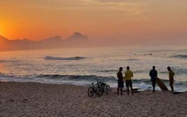 Rio Surf House Hostel e Pousada