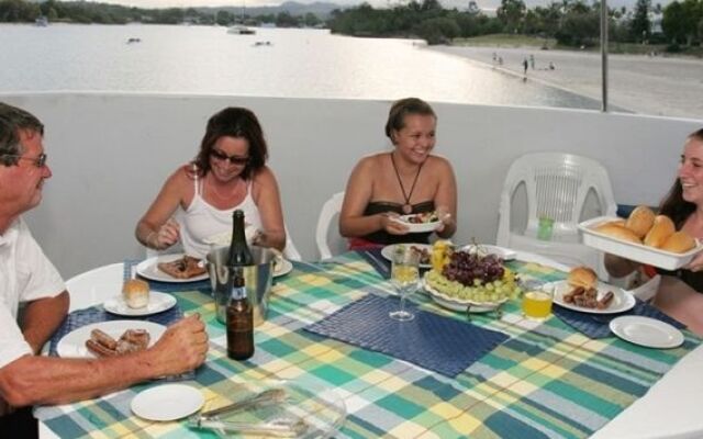 Boyds Bay Houseboat Holidays