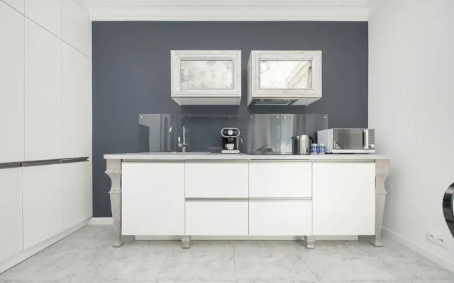 Warsaw Apartment by Renters Prestige