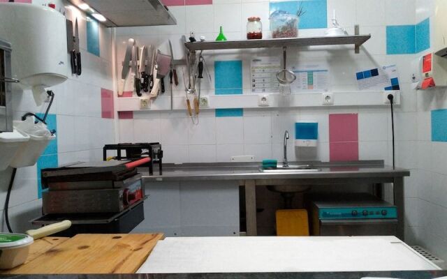 E-Nove Lounge Hostel Caffe