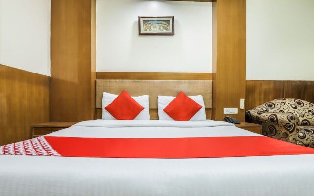 Oyo 43670 Hotel Apra Deluxe