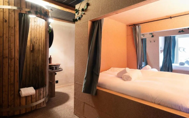 Peanut Medieval Lodge