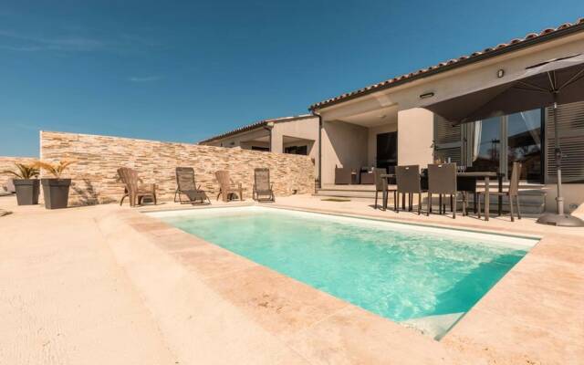 Villa With 2 Bedrooms in Palasca, With Wonderful Mountain View, Private Pool, Furnished Garden - 100 m From the Beach