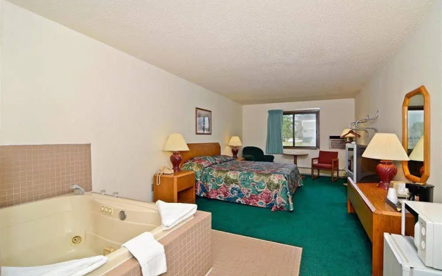 Super 8 Hayward Wisconsin