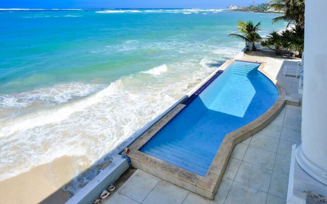 La Mouette Cable Beach Bahamian Villa