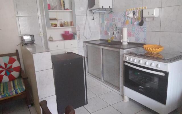 casa a 5 minutos do aeroporto e Univida