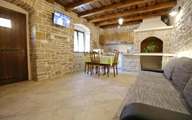 Josi - With Jacuzzi - H