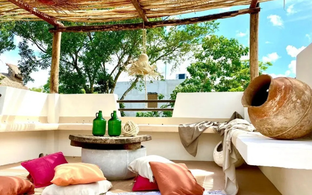 Awesome jungle villa with pool La Veleta