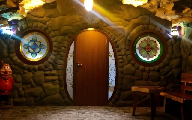 Seruni Hotel Hobbit House