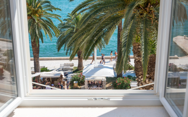 Palms Promenade Luxury Rooms