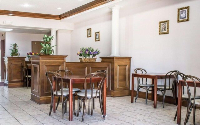 Quality Inn & Suites Brooks Louisville South