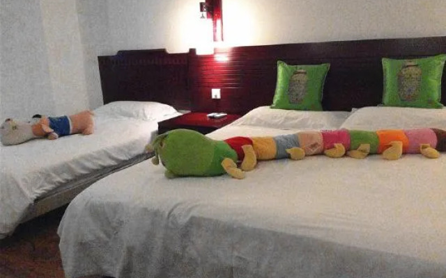 Tiantian Fishing Port Ceramics Hotel (Jingdezhen People's Square High-speed Railway Station)