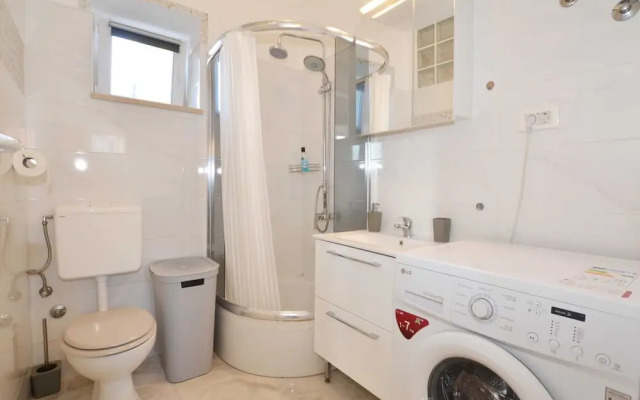 Classy and Modern Old Town Quarter Apartment