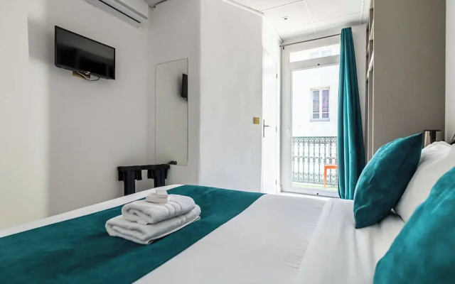 Hotel Avaton - Deluxe Bedroom With Private Balcony