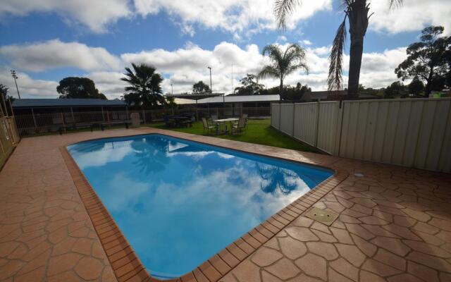 Parkview Motor Inn Parkes