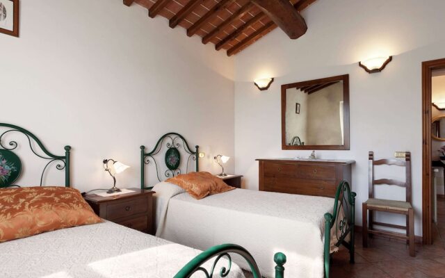 Apartment Near Cortona With Pool and Roman Charm