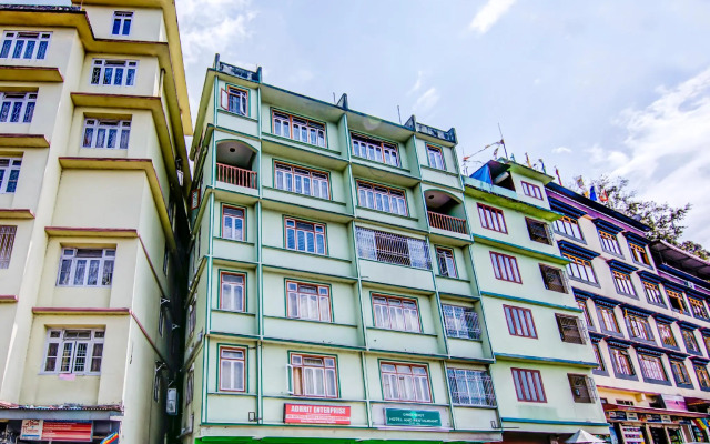 OYO 13465 Greendot Hotel