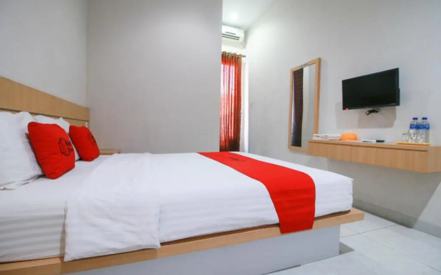 RedDoorz Syariah near Universitas Jenderal Soedirman