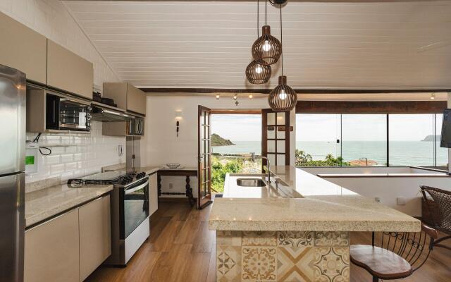 Casa c/ Área Goumert e 4 Suítes | CBR 11