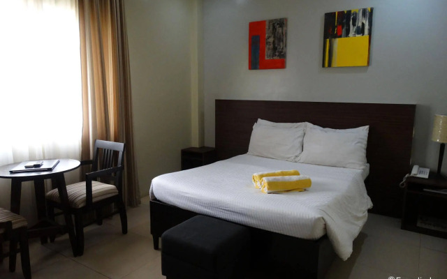 Holiday Suites Hotel & Resort