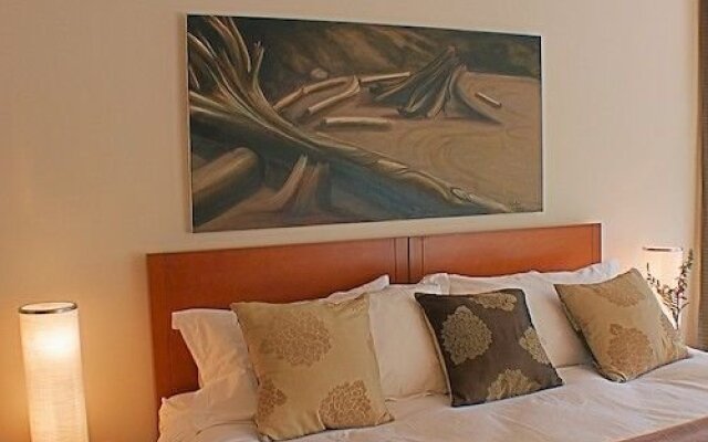 Bowen Island Hideaway