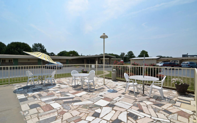 Americas Best Value Inn Iola