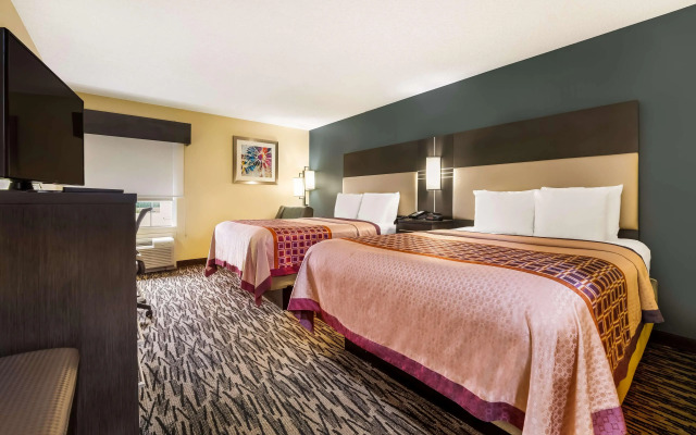 Best Western Bradbury Inn & Suites