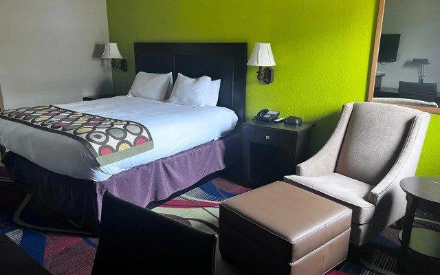 Apple Tree Inn and Suites