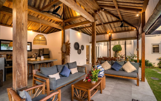 Villa Nakal by Alfred in Bali - Tropical Bliss 4BD Villa w Private Pool Oasis – Guest Rooms – Kerobokan Kelod