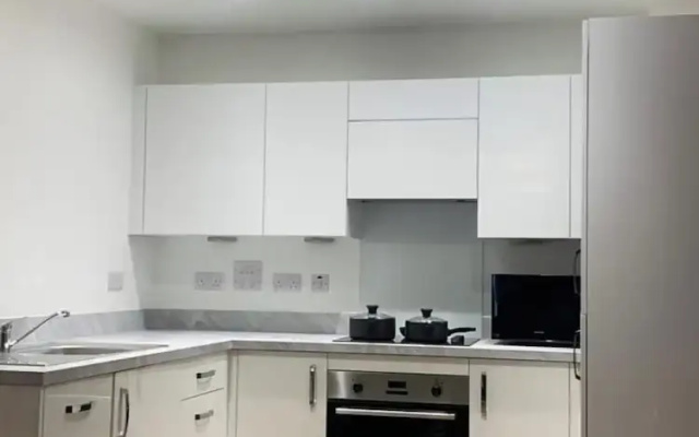 1 Bed Flat- Direct Links to Central London
