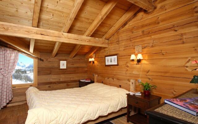 Little gem with fireplace on the slopes in Alpe d'Huez