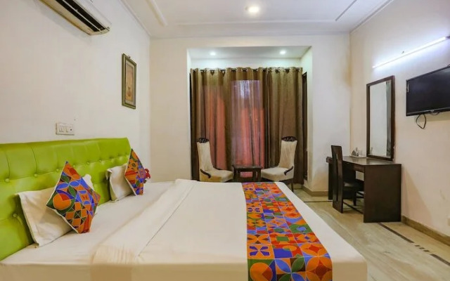 Fabhotel Grand Palace