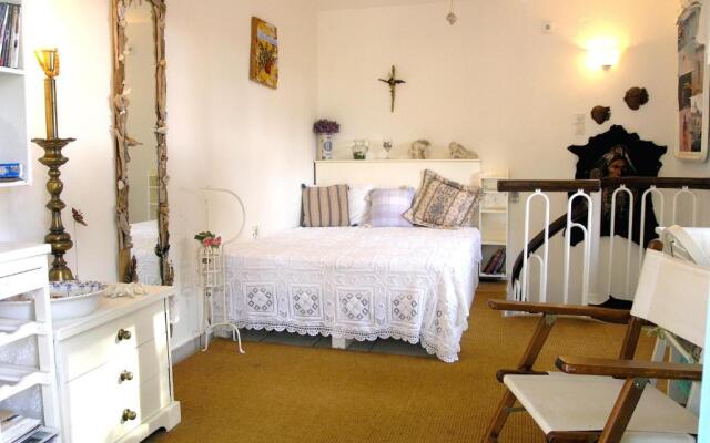 Beachfront self-catering studios in Psatha Bay - 60km from Athens