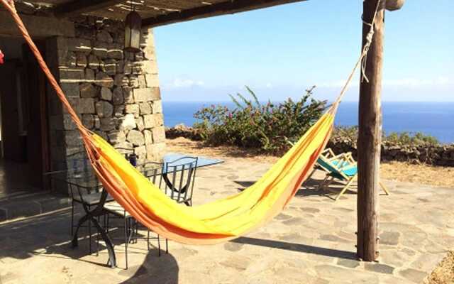 Studio in Pantelleria, With Wonderful sea View and Furnished Garden