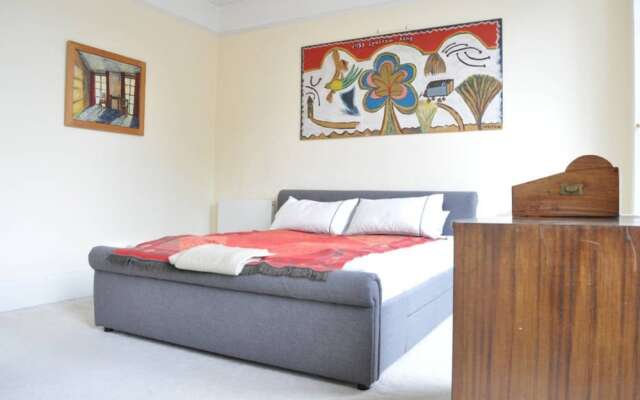 Elegant 2 Bedroom Apartment in Canonbury