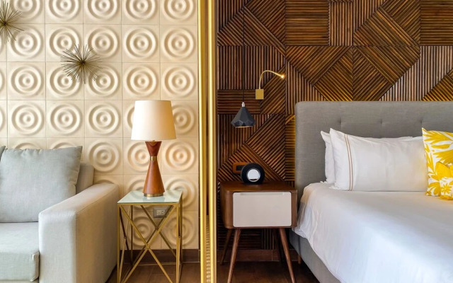 The Fives Travelers at the Fives Downtown by Ypj