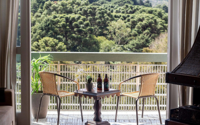 Incrível Vista com 4 Quartos e Lareira