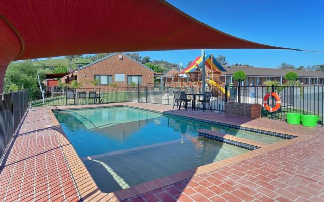 Blazing Stump Motel & Suites