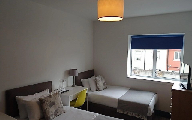 Tom Dick and Harriet's