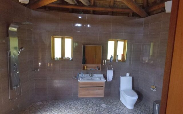 Trackers Safari Lodge Bwindi