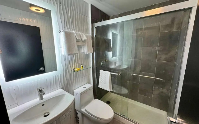 GLō Best Western Bronx NYC