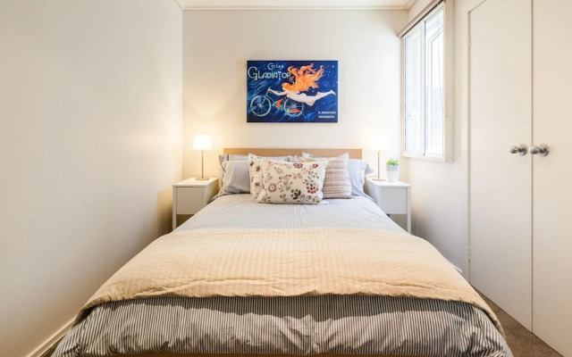 NAOMI, 2BDR South Melbourne Apartment