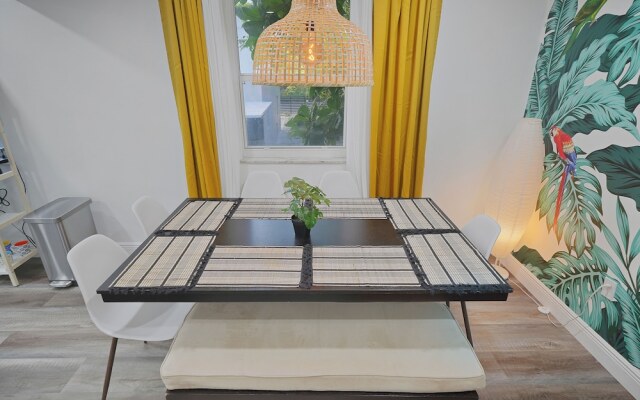 Jungle Getaway Wynwood Massage shower BBQ Patio