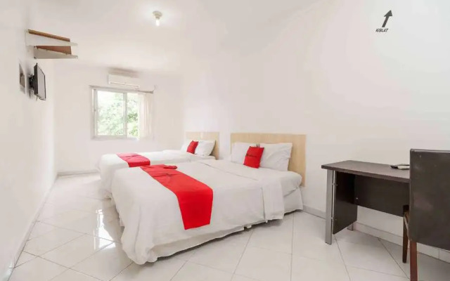RedDoorz Syariah near Ragunan Zoo 3