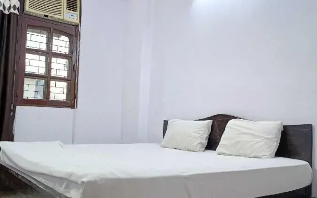 Oyo 702330 Br Residency