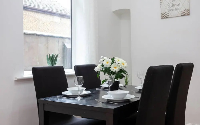 Stay Comfortable-city Centre-spacious 4 Bed House!